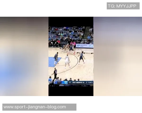 萨迪克贝半场表现突出独得13分1板2助成为全队唯一上双球员